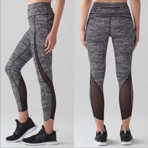 Lululemon Pace Perfect‎ 7/8 Tight in Air Time White Black Size 4